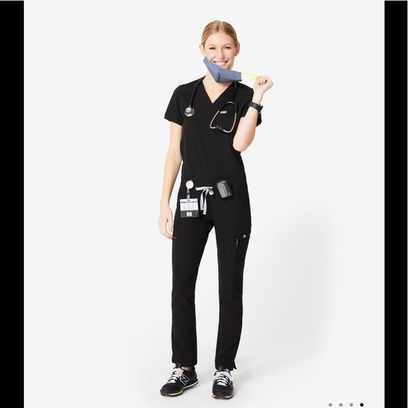 NWT FIGS MASK FIONx PROTECTIVE FACE MASK Covering - Picture 8 of 14